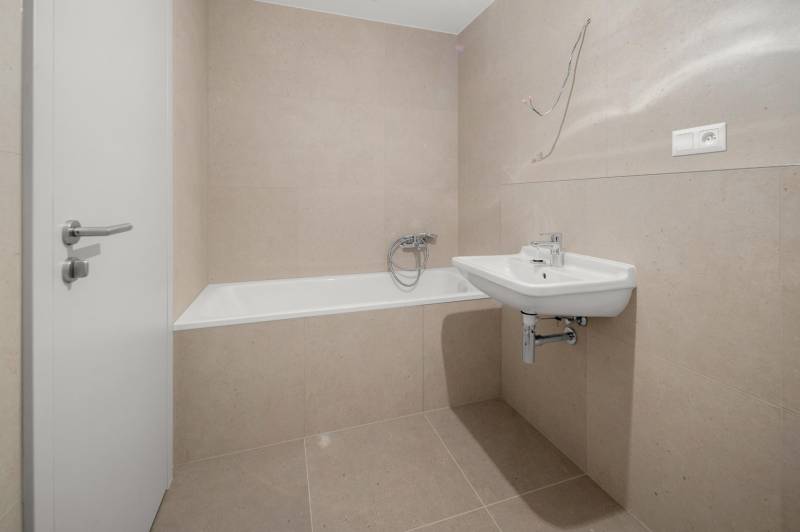 FOR SALE - METROPOLIS New 1 bedroom apartment, Bottova