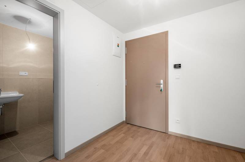 FOR SALE - METROPOLIS New 1 bedroom apartment, Bottova