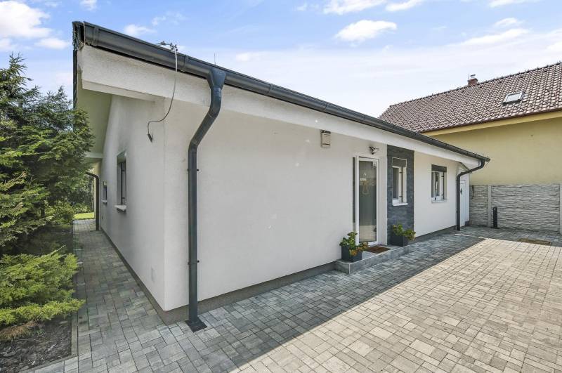 THE HOME | FOR SALE – 3-bedroom family house with garden house