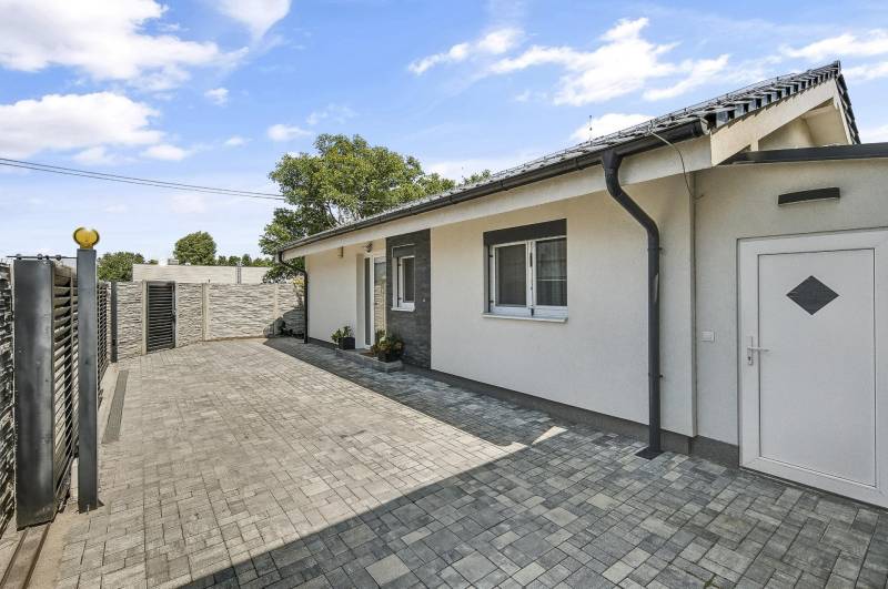 THE HOME | FOR SALE – 3-bedroom family house with garden house