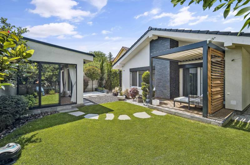 THE HOME | FOR SALE – 3-bedroom family house with garden house