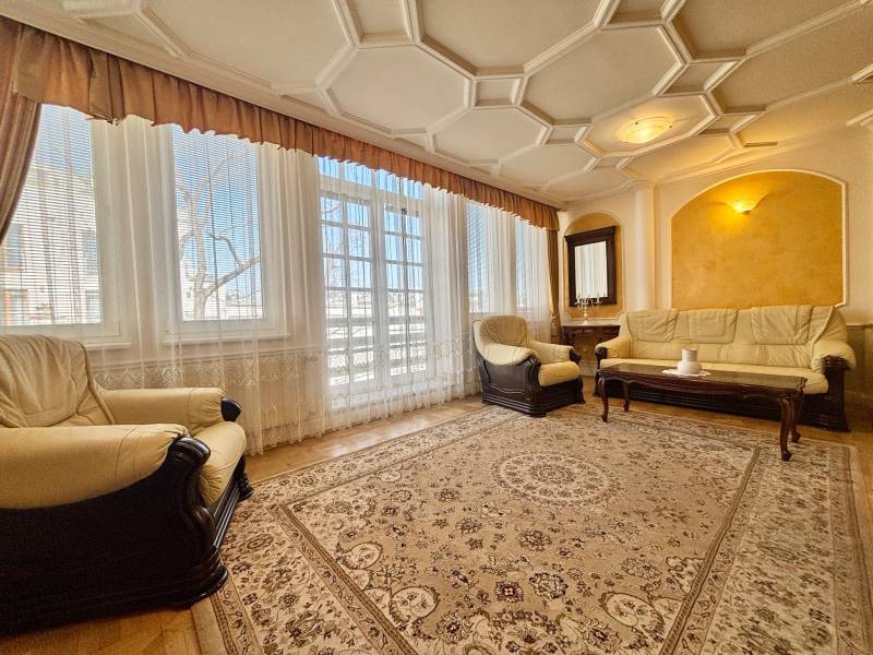 THE HOME I FOR RENT - Spacious 3 bedroom apartment at Zámocká street