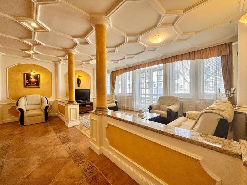 THE HOME I FOR RENT - Spacious 3 bedroom apartment at Zámocká street