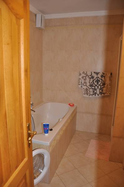 THE HOME I FOR RENT - Spacious 3 bedroom apartment at Zámocká street