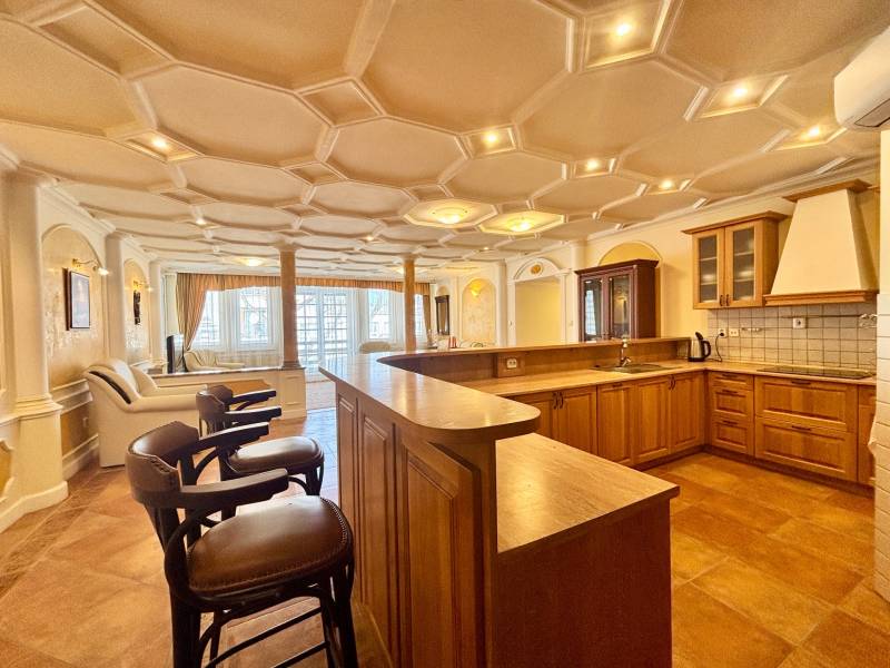 THE HOME I FOR RENT - Spacious 3 bedroom apartment at Zámocká street