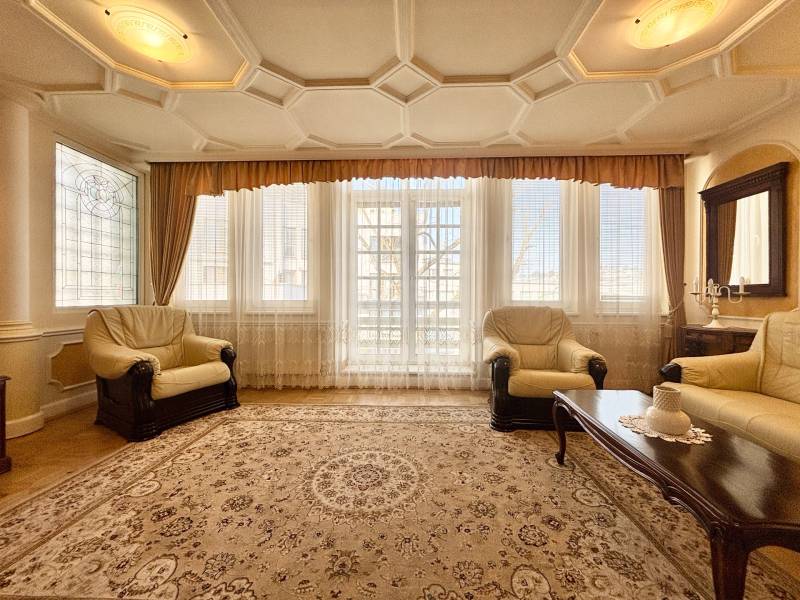 THE HOME I FOR RENT - Spacious 3 bedroom apartment at Zámocká street