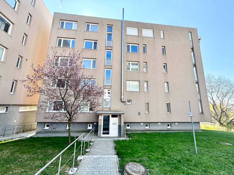 THE HOME I FOR RENT Spacious 2 bed. apartment with terrace at Kramáre