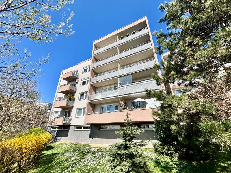 THE HOME I FOR RENT Spacious 2 bed. apartment with terrace at Kramáre