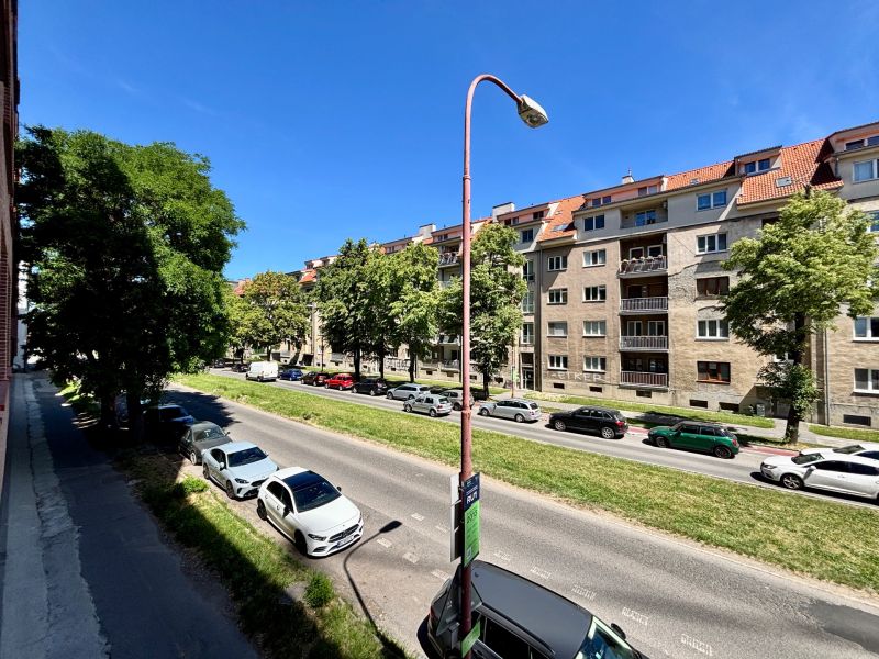 THE HOME I FOR RENT ZWIRN New high standard 2 bedroom apartment 